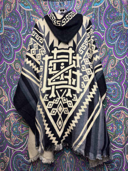 Griz Alpaca Poncho - Black
